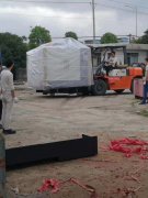 鼎亞CNC855L三線(xiàn)立式加工中心送達(dá)昆山劉總工廠(chǎng)，鞭炮齊鳴！